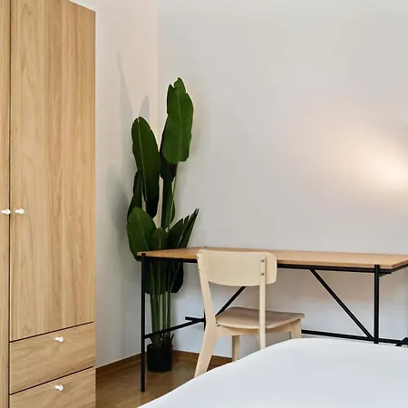 Apartment A Stylish Retreat In Urban Landscape