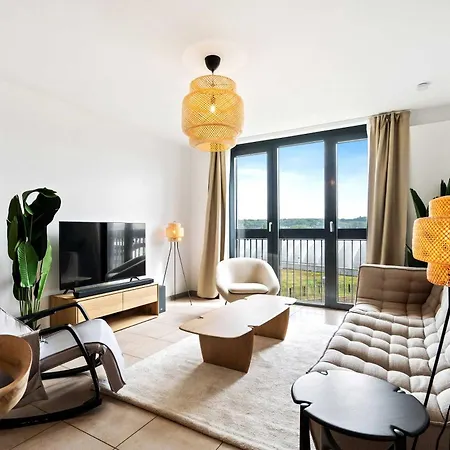 A Stylish Retreat In Urban Landscape Apartment *