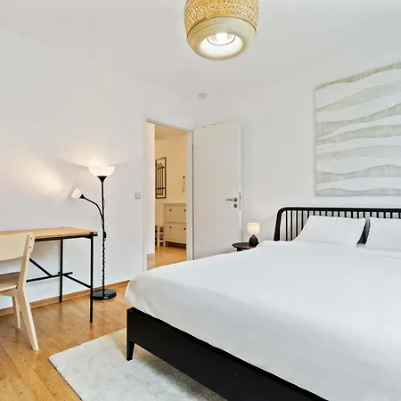 A Stylish Retreat In Urban Landscape Apartament *