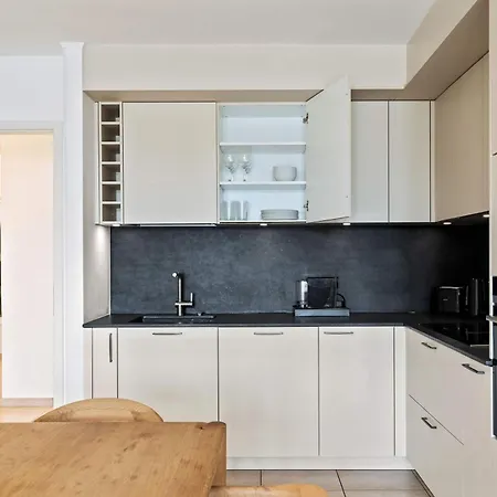 Apartament A Stylish Retreat In Urban Landscape *